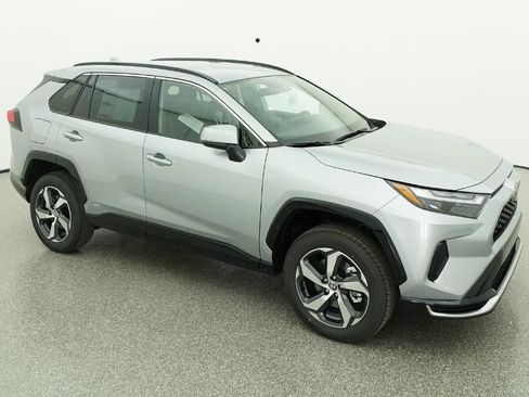 New 2025 Toyota RAV4 SE image 12