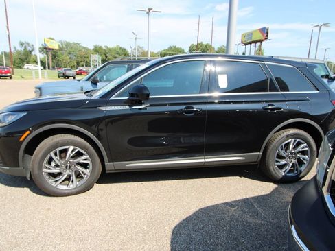 Used 2025 Lincoln Corsair FWD image 5