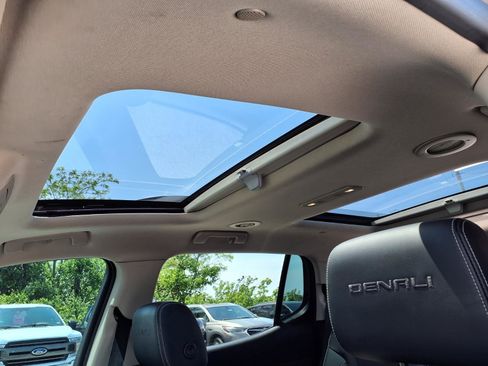 Used 2017 GMC Acadia Denali w/ Technology Package FWD image 26