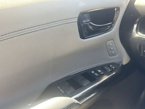 Used 2013 Toyota Avalon Limited FWD image 16