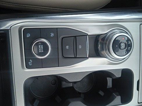 Used 2020 Ford Explorer XLT w/ Equipment Group 202A image 25