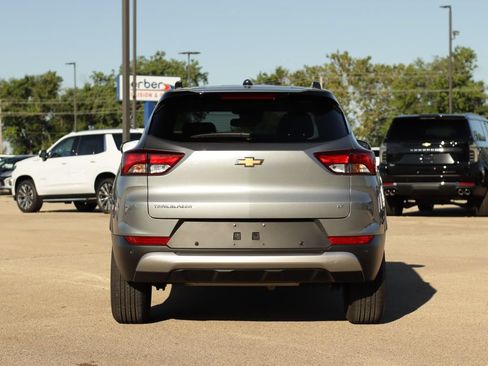 Used 2025 Chevrolet TrailBlazer LT w/ Convenience Package FWD image 6