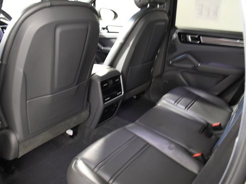 Used 2020 Porsche Cayenne Base image 27
