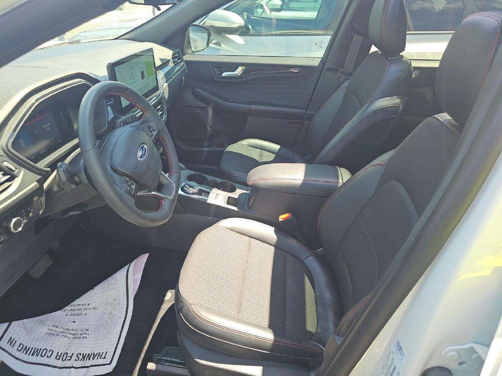 Used 2025 Ford Escape Active FWD image 9