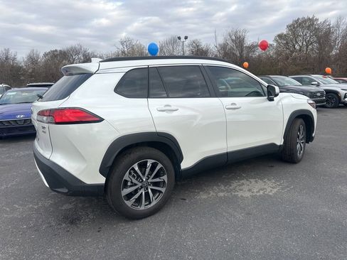 Used 2023 Toyota Corolla Cross XLE w/ Convenience Package image 5