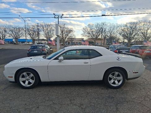 Used 2014 Dodge Challenger SXT RWD image 39