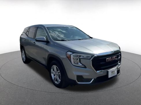 Used 2024 GMC Terrain SLE image 3