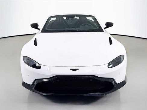 Used 2023 Aston Martin V8 Vantage Roadster image 2