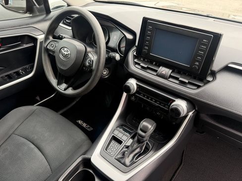 Used 2019 Toyota RAV4 LE image 4