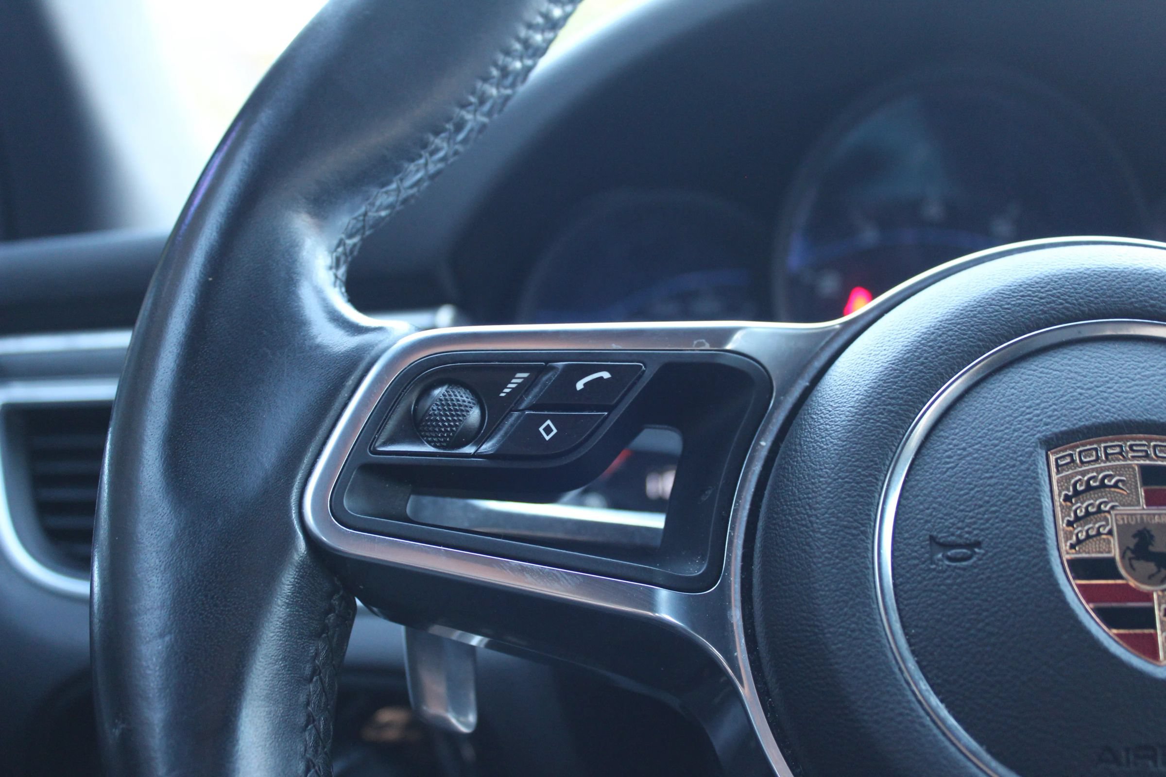 Used 2017 Porsche Macan AWD/4WD image 25