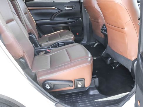 Used 2017 Toyota Highlander Limited AWD/4WD image 36