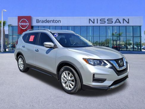 Certified 2020 Nissan Rogue SV image 3