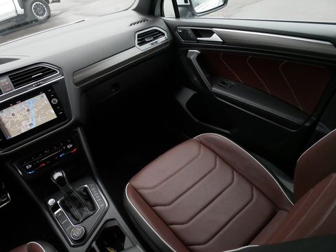 Used 2024 Volkswagen Tiguan SEL R-Line image 11