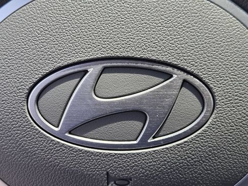Certified 2025 Hyundai Elantra SE FWD image 28