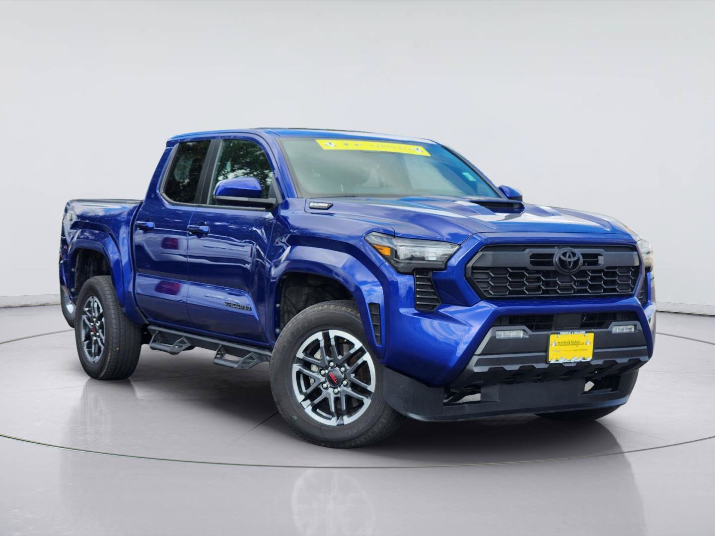 Used 2025 Toyota Tacoma TRD Sport AWD/4WD image 1