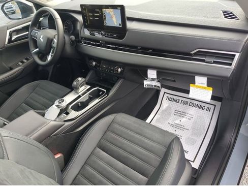 New 2026 Mitsubishi Outlander AWD image 15