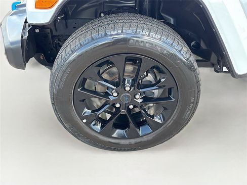 Used 2024 Jeep Wrangler Unlimited Sahara AWD/4WD image 30