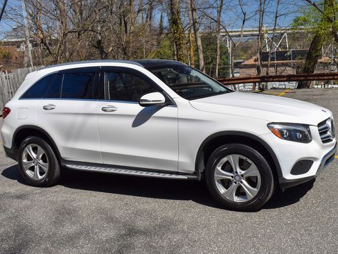 Used 2017 Mercedes-Benz GLC 300 4MATIC image 9