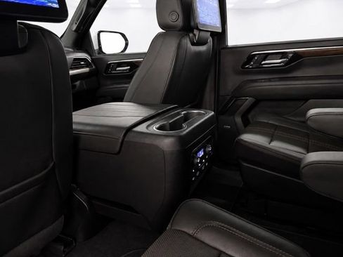 Used 2026 Chevrolet Suburban High Country AWD/4WD image 36