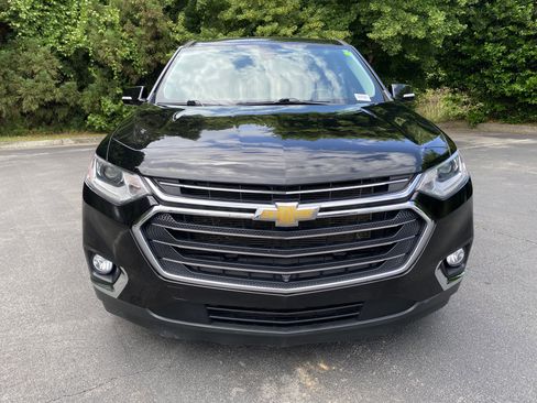 Used 2020 Chevrolet Traverse LT w/ LT Premium Package FWD image 3