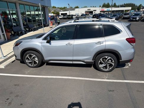 Used 2022 Subaru Forester Touring AWD/4WD image 21