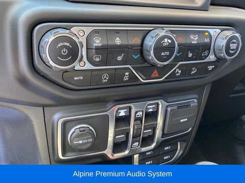 Used 2021 Jeep Wrangler Unlimited Sahara AWD/4WD image 13