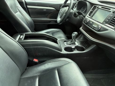 Used 2016 Toyota Highlander XLE AWD/4WD image 9
