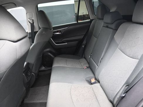 Used 2021 Toyota RAV4 XLE FWD image 20
