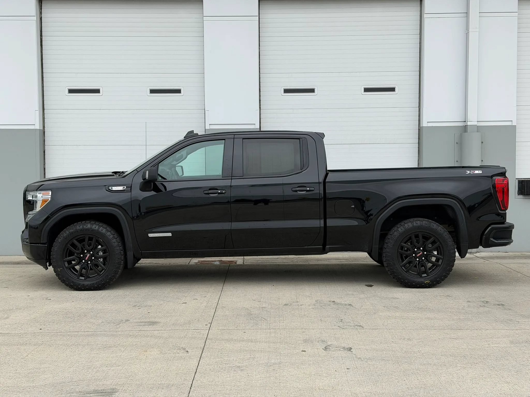 Used 2020 GMC Sierra 1500 Elevation w/ Elevation Value Package AWD/4WD image 3