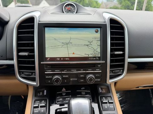 Used 2016 Porsche Cayenne w/ Premium Package AWD/4WD image 41