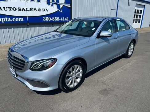 Used 2017 Mercedes-Benz E 300 4MATIC image 3