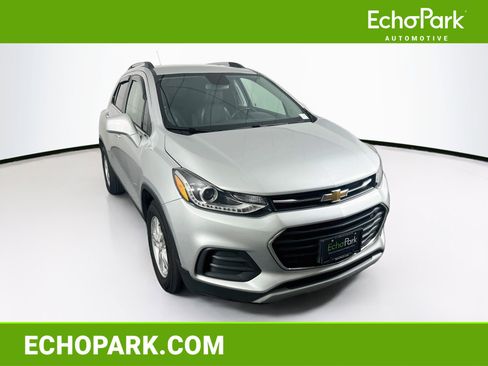 Used 2019 Chevrolet Trax LT w/ LT Convenience Package FWD image 1