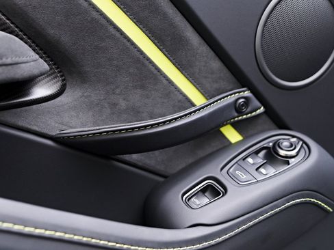 Used 2023 Aston Martin V8 Vantage Roadster image 45