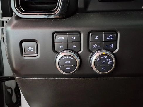 Used 2024 GMC Sierra 2500 AT4 w/ AT4 Premium Plus Package AWD/4WD image 19