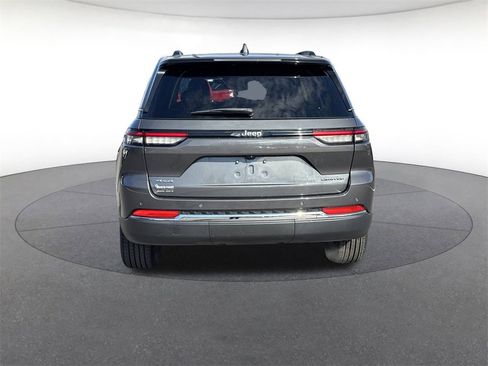 Used 2022 Jeep Grand Cherokee Limited image 4