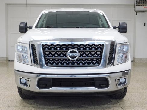 Used 2017 Nissan Titan SV image 2