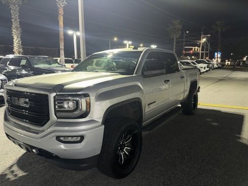 Used 2018 GMC Sierra 1500 SLT image 1