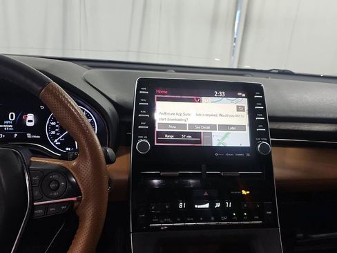 Used 2019 Toyota Avalon Limited FWD image 9