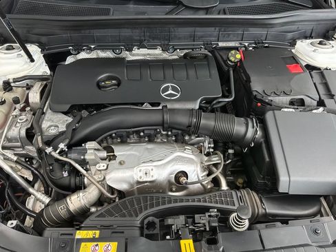 Used 2023 Mercedes-Benz GLB 250 image 30
