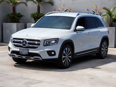 Used 2021 Mercedes-Benz GLB 250 w/ Premium Package image 4
