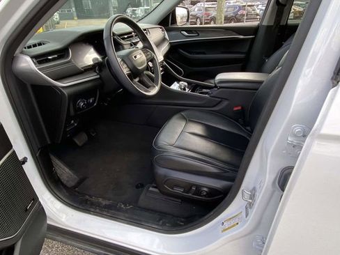 Used 2022 Jeep Grand Cherokee L Limited image 11