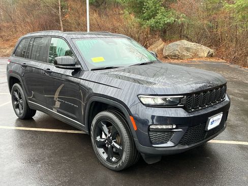 Used 2024 Jeep Grand Cherokee Limited w/ Black Appearance Package image 7