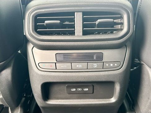 Certified 2025 Honda Pilot Touring image 32