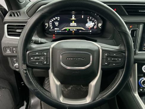 Used 2023 GMC Yukon XL Denali AWD/4WD image 32