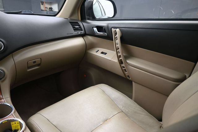 Used 2009 Toyota Highlander Limited w/ Extra Value Pkg 8 FWD image 26