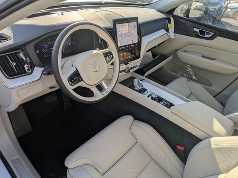 New 2026 Volvo XC60 B5 Ultra w/ Climate Package PRO image 11