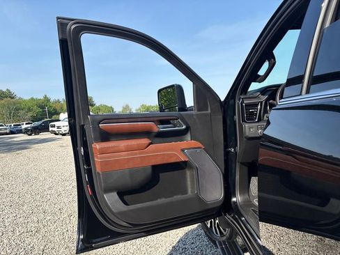 Used 2025 GMC Sierra 2500 Denali Ultimate w/ Max Trailering Package AWD/4WD image 14