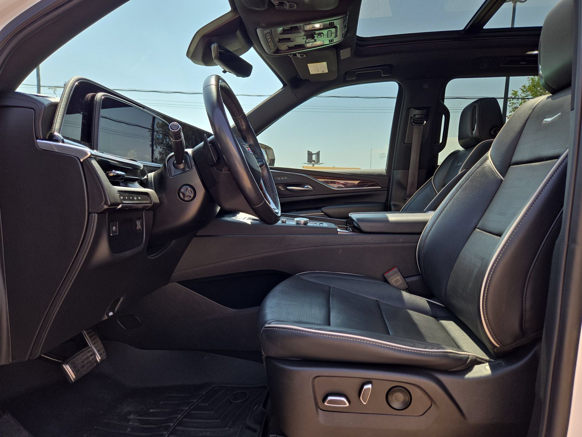 Used 2022 Cadillac Escalade ESV Premium Luxury AWD/4WD image 16