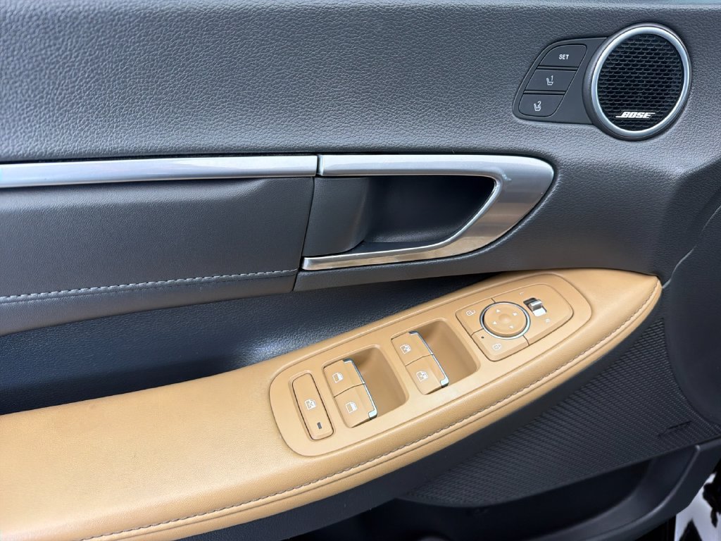 Used 2023 Hyundai Sonata Limited w/ Cargo Package FWD image 10