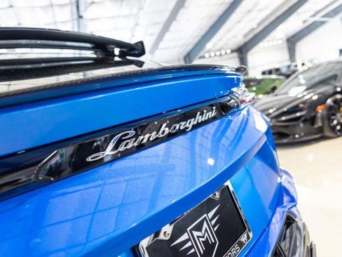 Used 2024 Lamborghini Urus Performante AWD/4WD image 19